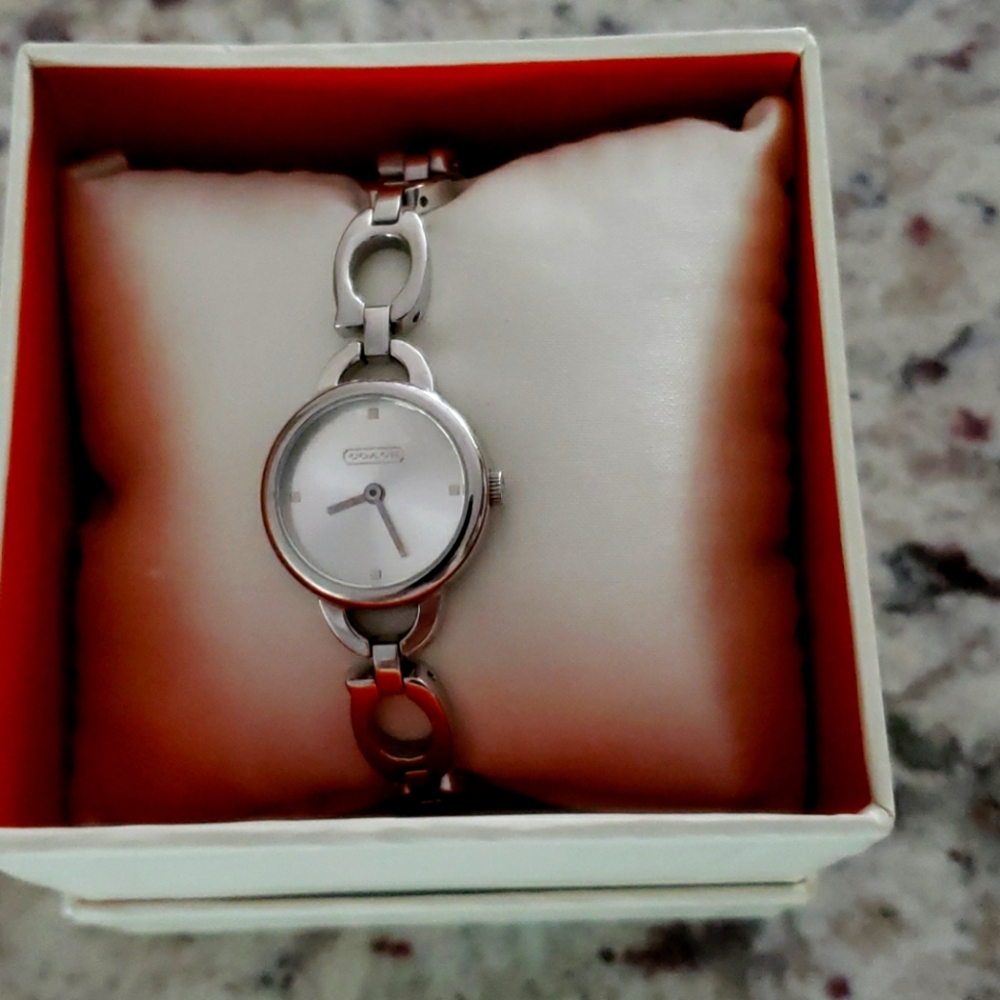 Coach C-watch battery needs to be replace